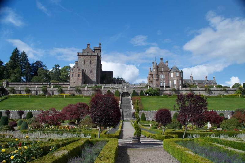 Drummond-castle-from-garden