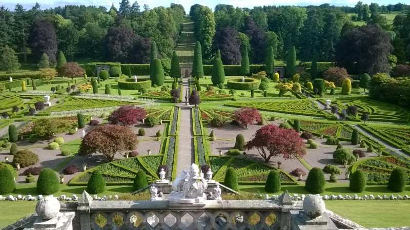 Drummond-Castle-Gardens-scaled