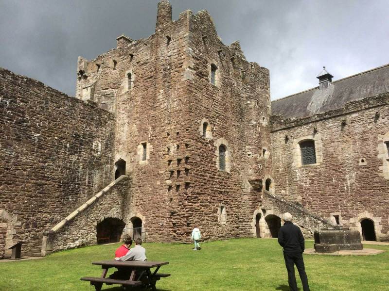 Doune-Castle-courtyard